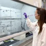 Daniela Blanco impulsa química verde con IA desde NYU