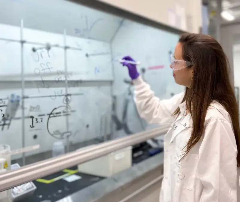 Daniela Blanco impulsa química verde con IA desde NYU