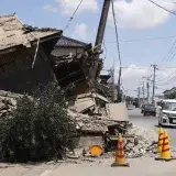 Suman 35 las víctimas del sismo en Japón y sigue el rescate