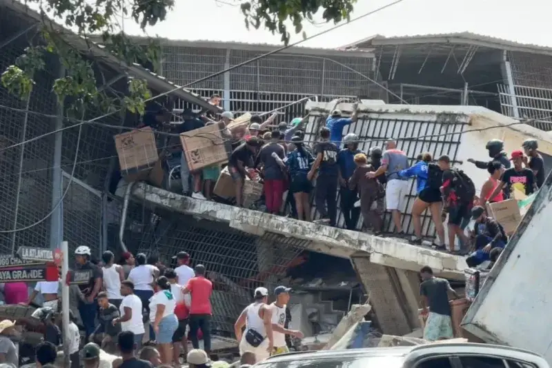 Saqueos a comercios en La Guaira tras los terremotos dejan anaqueles vacíos