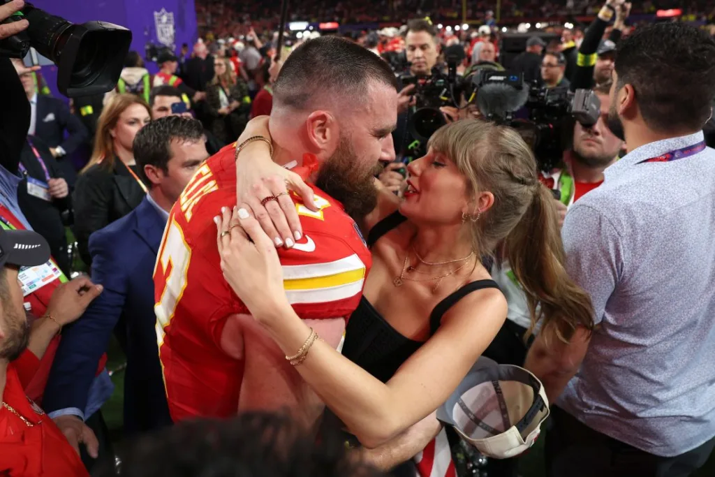 Jonathan Anderson detalló el vestido nupcial de Taylor Swift