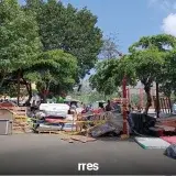 Familias siguen en el Nuevo Circo tras los sismos en Caracas