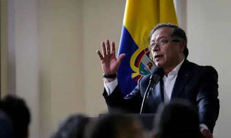 Petro buscará el levantamiento de las sanciones a Venezuela