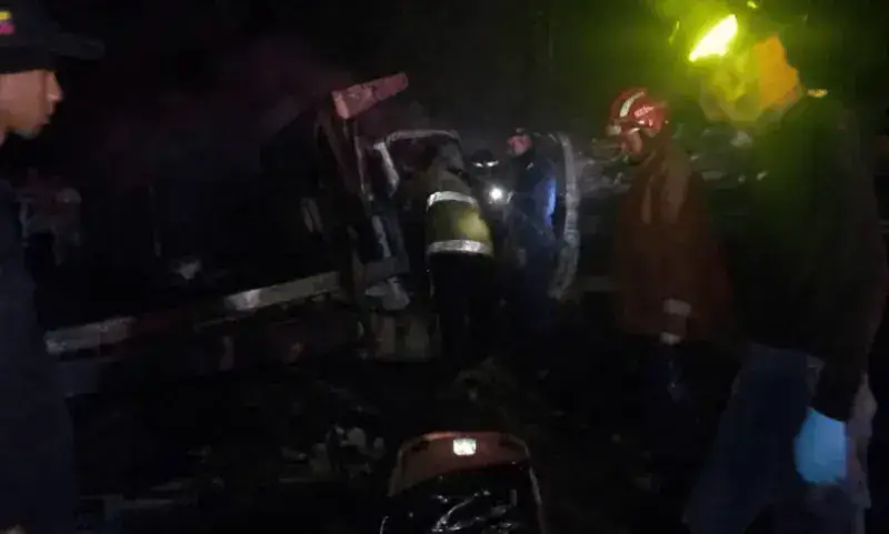 Choque entre 3 vehículos de carga en la Morón-Coro deja un chofer muerto