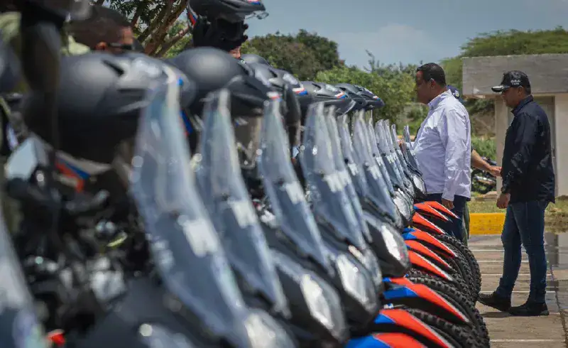 Alcalde entrega 20 nuevas motos de alta cilindrada a Polimaracaibo