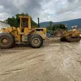 Llegan 22 máquinas pesadas a La Guaira para reforzar el rescate tras los terremotos
