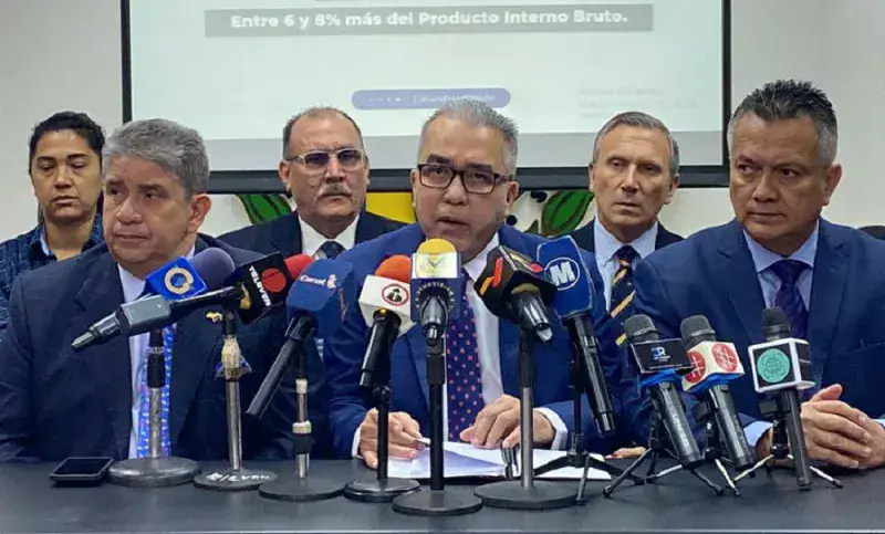 Diputado Luis Eduardo Martínez propone aumentar sueldos a $ 100