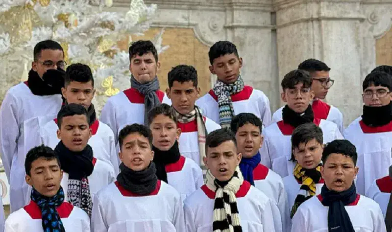 El Papa saluda y bendice en el Vaticano a los Niños Cantores del Zulia