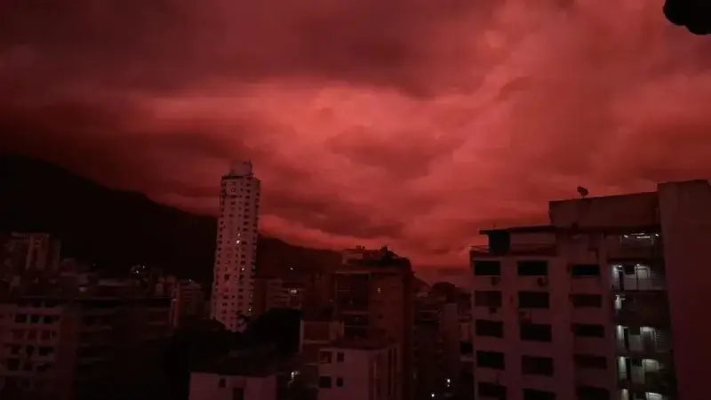Caracas cerró el 30 de junio con un atardecer rojo y morado tras el sismo