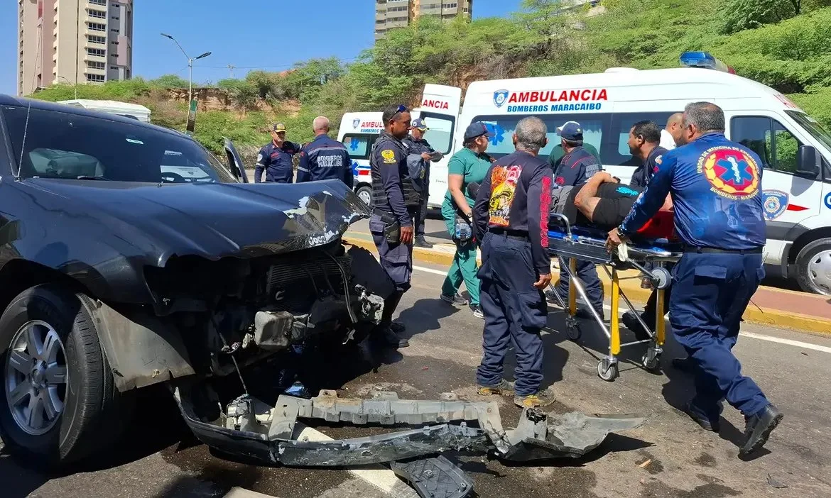 Falla mecánica provoca triple choque en la avenida El Milagro