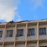 Retiraron cornisa inestable en edificio de Sabana Grande