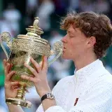 Jannik Sinner se corona bicampeón de Wimbledon tras vencer a Zverev