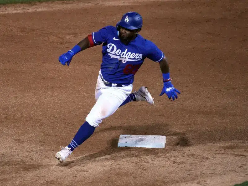 Dodgers subió a Yonny Hernández