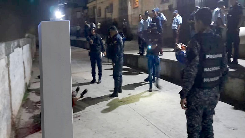 
			Tres cadáveres fueron encontrados en la vía pública de Mariches		