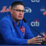 Carlos Mendoza exige mejor defensa tras la derrota de los Mets ante los Cachorros