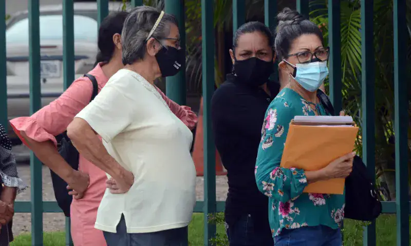 Advierten que pandemia de covid-19 "continúa" pese a fin de emergencia mundial