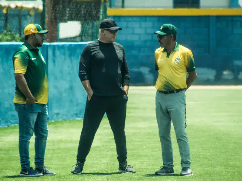 Mike Rojas no dirigirá a Samanes de Aragua