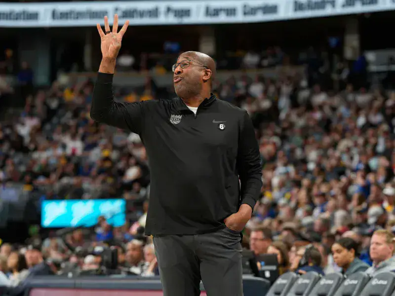 Mike Brown elegido Entrenador del Año