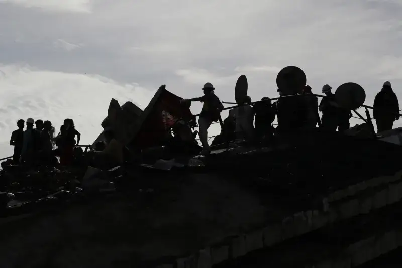 La crisis obliga a la política venezolana a salir del juicio y entrar en servicio