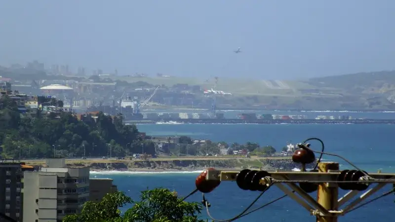 File:La Guaira, puerto y aeropuerto.JPG