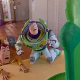 Toy Story 5 se mantiene en la cima y Supergirl cae al segundo lugar