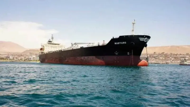 El paso de petroleros por Ormuz sigue, pero a menor ritmo