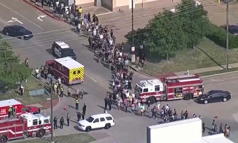 Al menos 9 muertos en tiroteo en un centro comercial de Texas