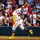 Ronald Acuña sacó toda su fuerza ante Kansas