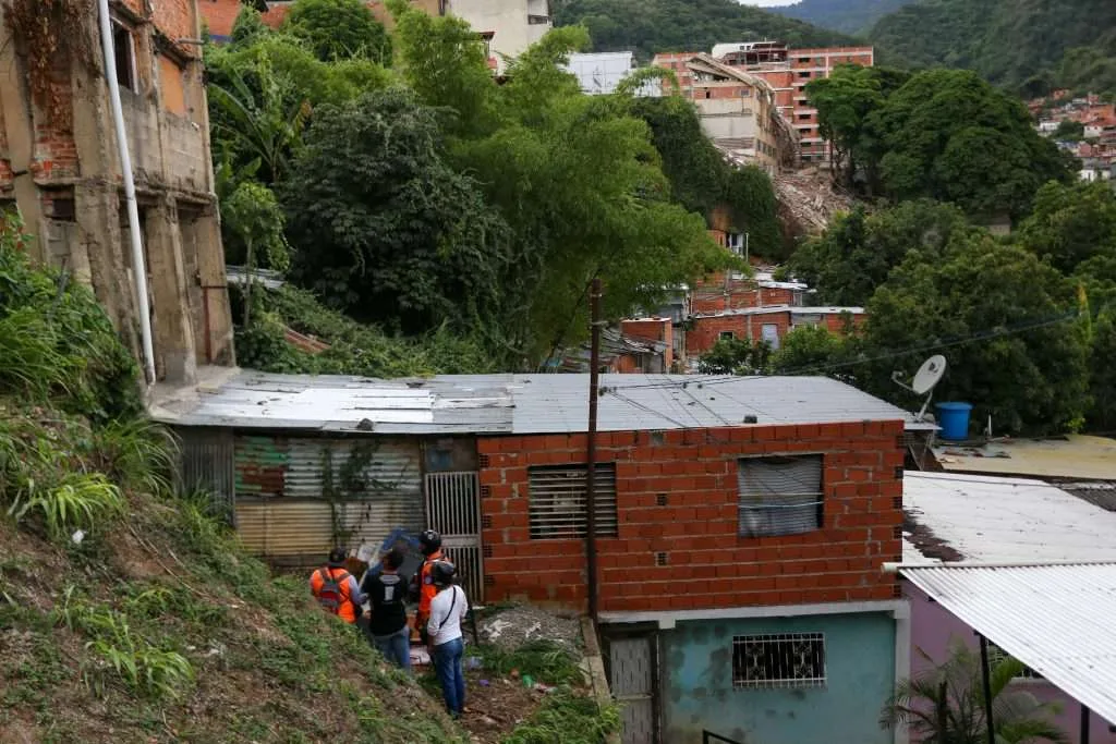 Colapsa parte del San Judas Tadeo en La Pastora sin dejar heridos