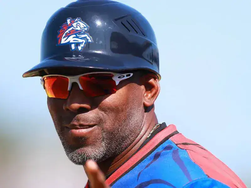 Ender Chávez será coach de bateo de Tiburones