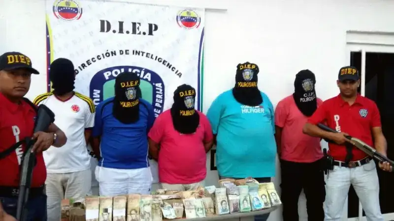 Polizulia recupera armas y municiones en barrio de Carrasquero