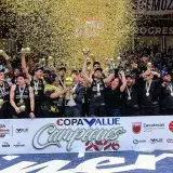 Anyelo Cisneros alza la Copa Value con los Mineros