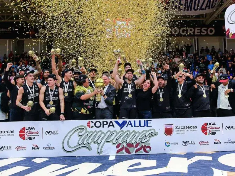 Anyelo Cisneros alza la Copa Value con los Mineros