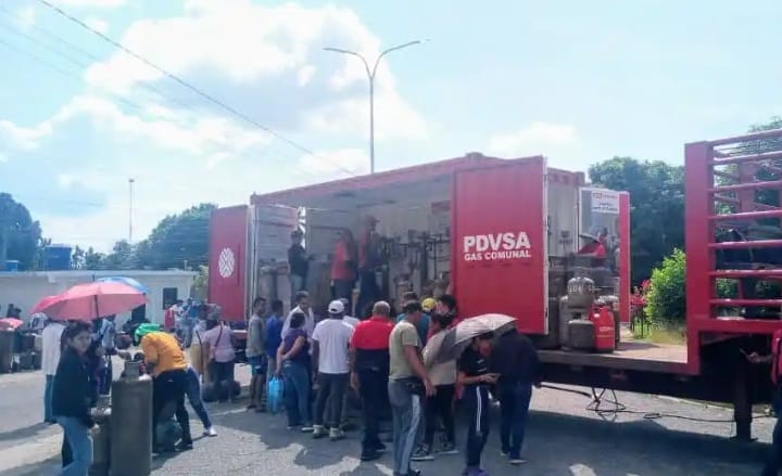 Recargan bombonas de gas a mil 526 familias del municipio Baralt en Zulia