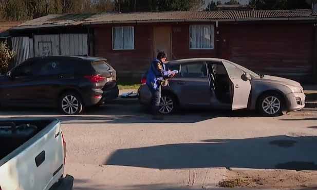 Acribillan a dos venezolanos dentro de un carro en Chile