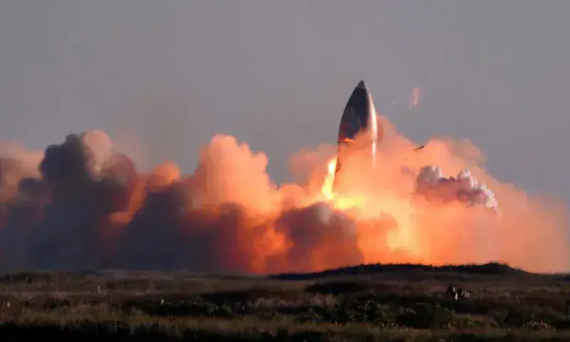 Cohete de Space X explota durante primer vuelo de prueba