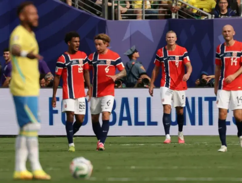 Haaland hunde a Brasil y lleva a Noruega a cuartos
