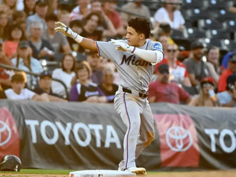 Sanoja fija un registro histórico de los Marlins tras su triple ante Colorado