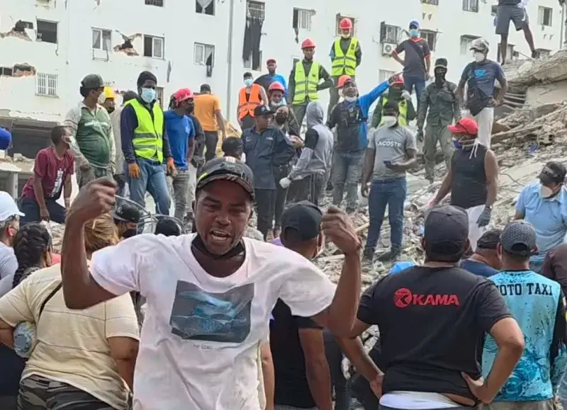 Tanaguarena estalla por reclamos a militares durante búsqueda de cuerpos