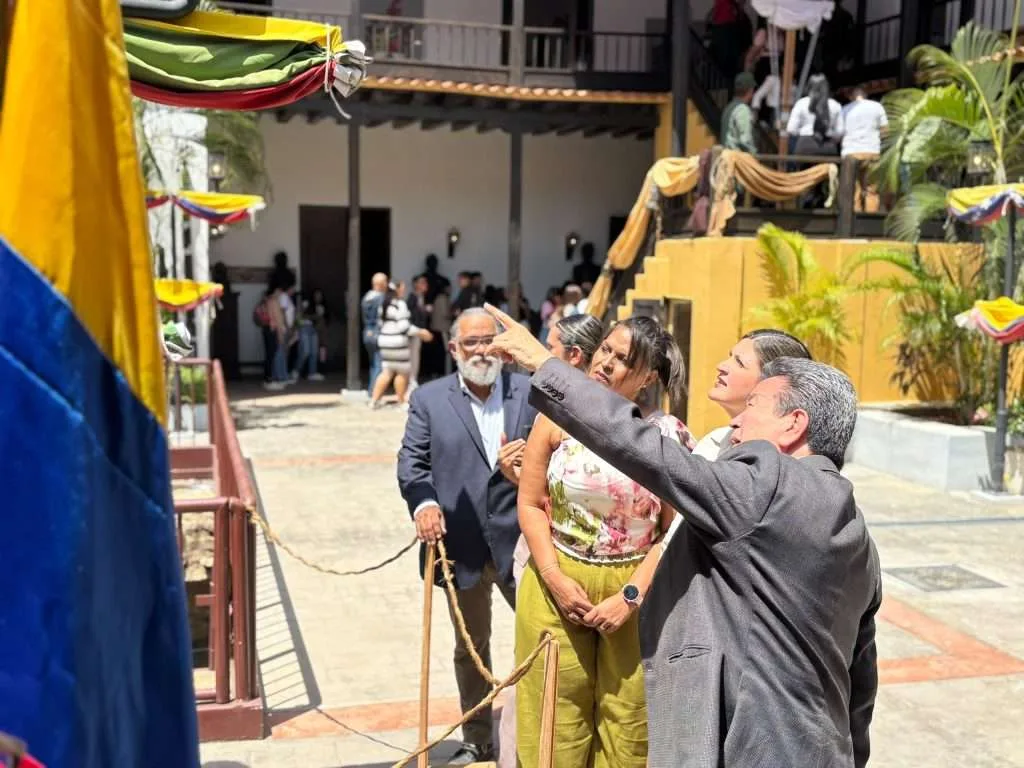 Maracaibo abrió muestra y limpió el monumento del lago