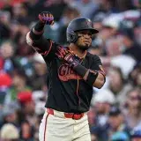 Luis Arraez vuelve a los 100 hits en Grandes Ligas