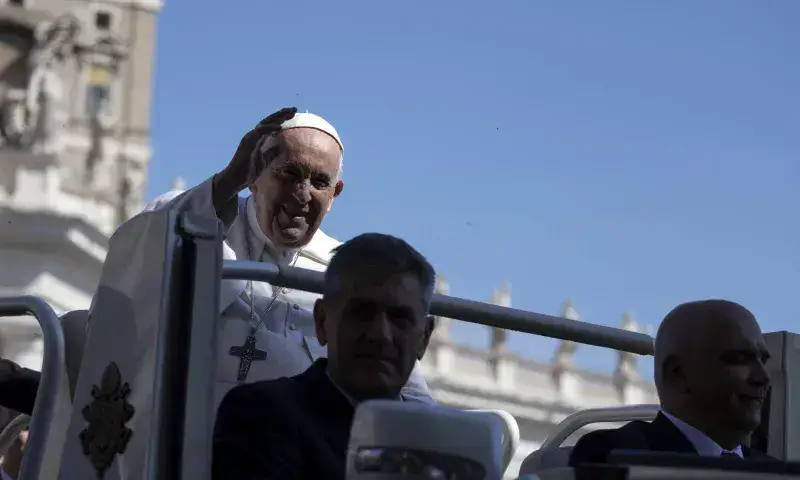 El Papa pide confiar en las mujeres, "muchas veces subestimadas"