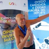 Paco Domínguez, el nadador que siguió activo a los 98 años y recibió un homenaje por su trayectoria