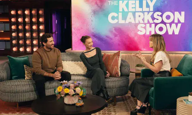 Édgar Ramírez comparte sus tradiciones venezolanas con Kelly Clarkson