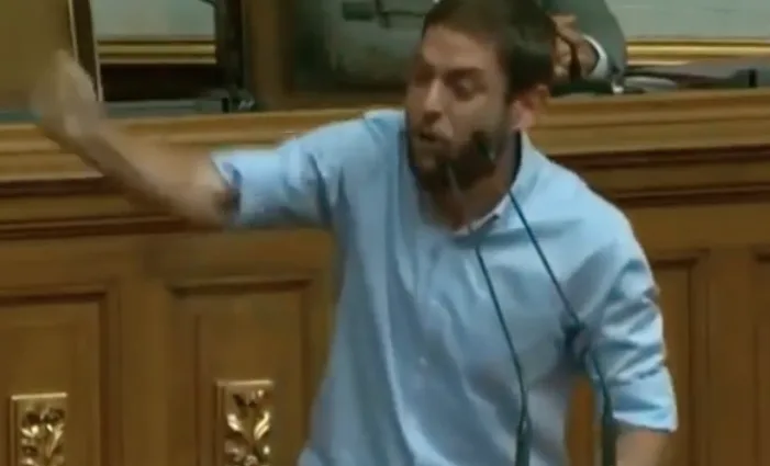 File:Juan Requesens speaking at the Venezuelan National Assembly, August 2018.png