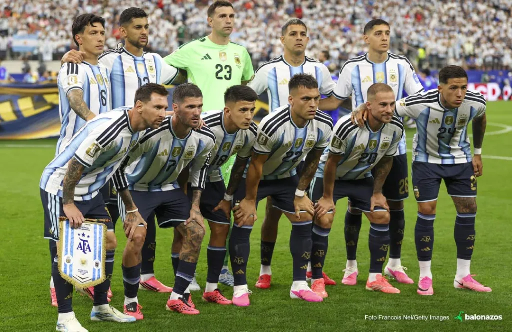 Messi marca doblete, supera a Klose y clasifica a Argentina
