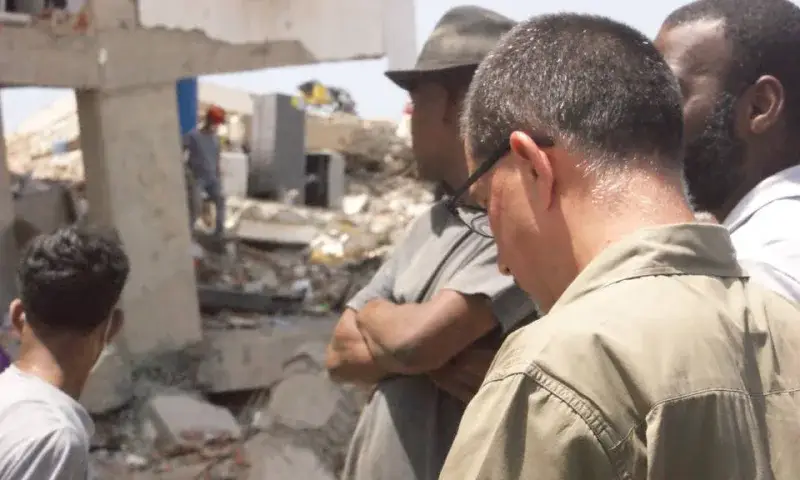 Familiares reclaman rescate en torre de Playa Grande tras sismo