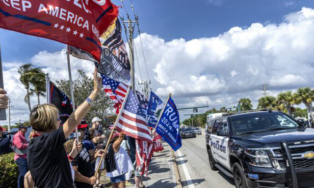 Trump viaja a Nueva York desde Florida para su cita con la justicia