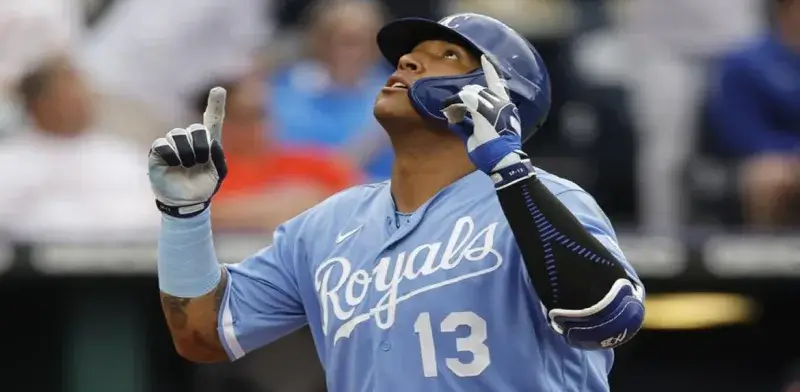 Salvador Pérez firma un récord de 318 jonrones con Kansas City