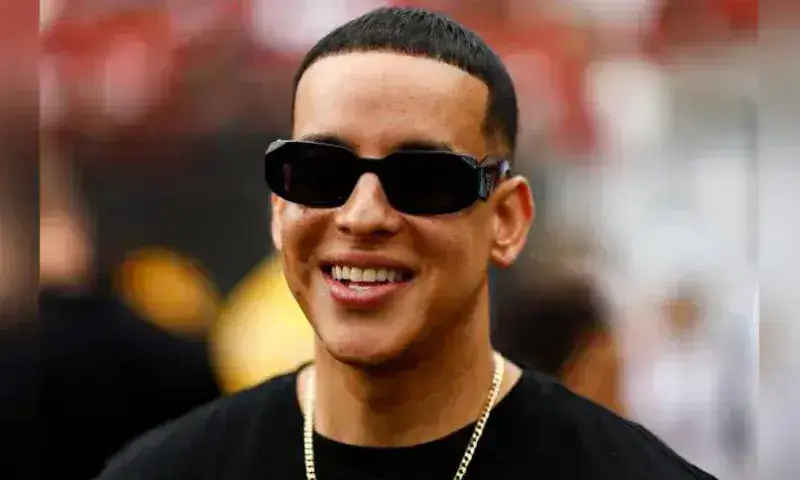 Daddy Yankee firma para ser productor de serie "Neon" de Netflix